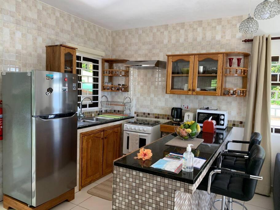Crystal Apartments Seychelles Seaview Ground Floor Glacis  Dış mekan fotoğraf